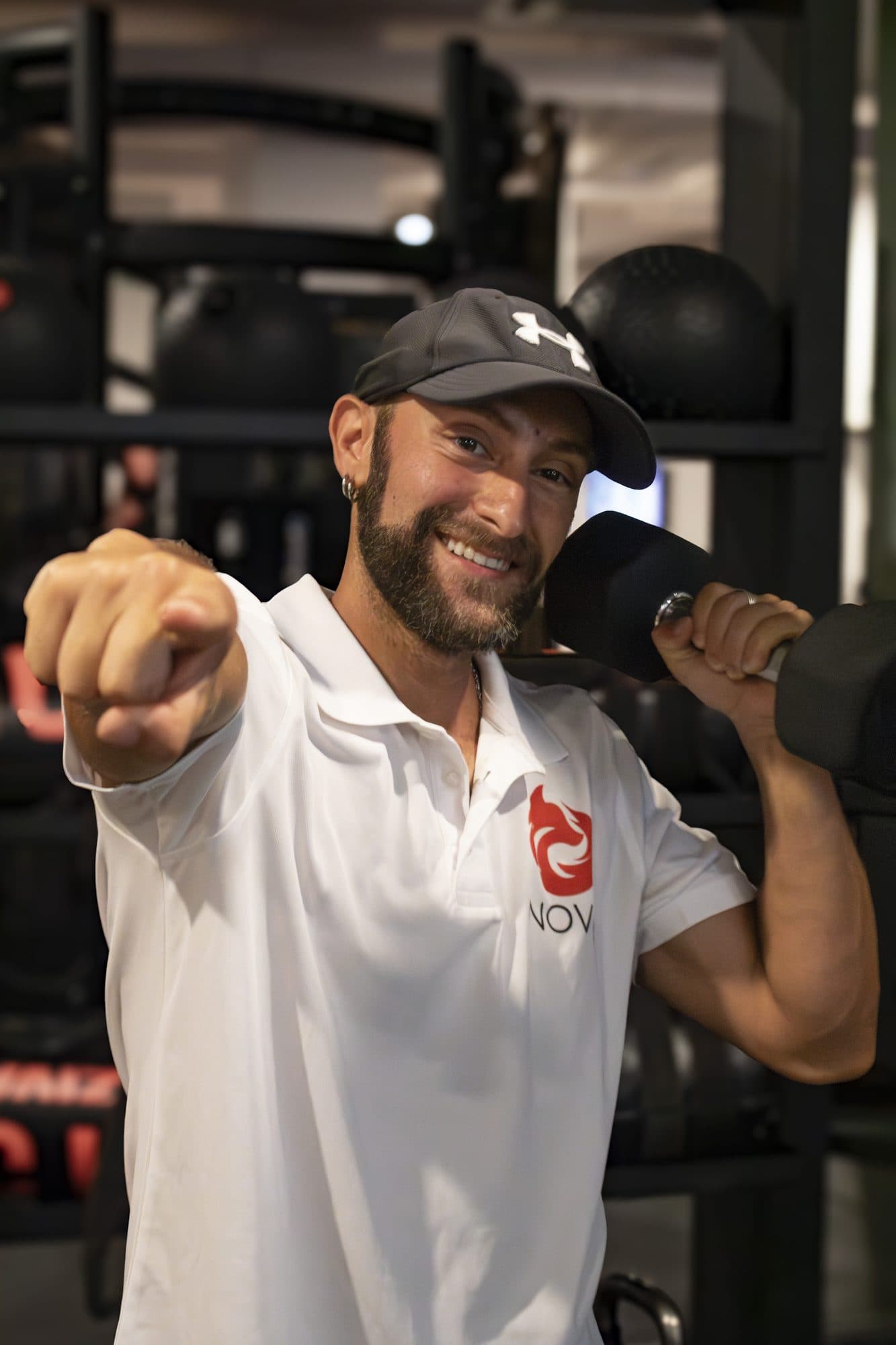 Javier Romero, entrenador personal de NovaFit, en el gimnasio